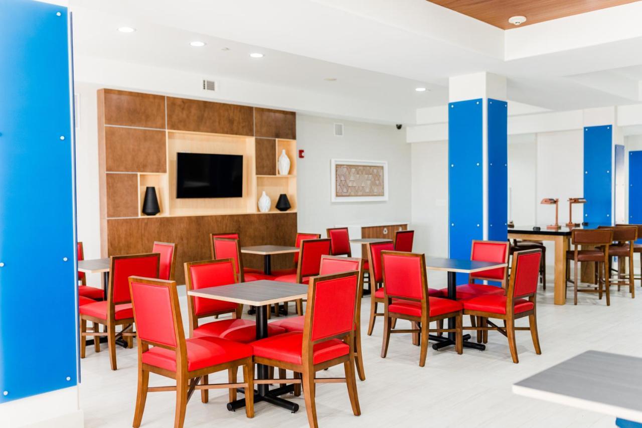 Holiday Inn Express Hotel & Suites Greenville By Ihg Exterior photo